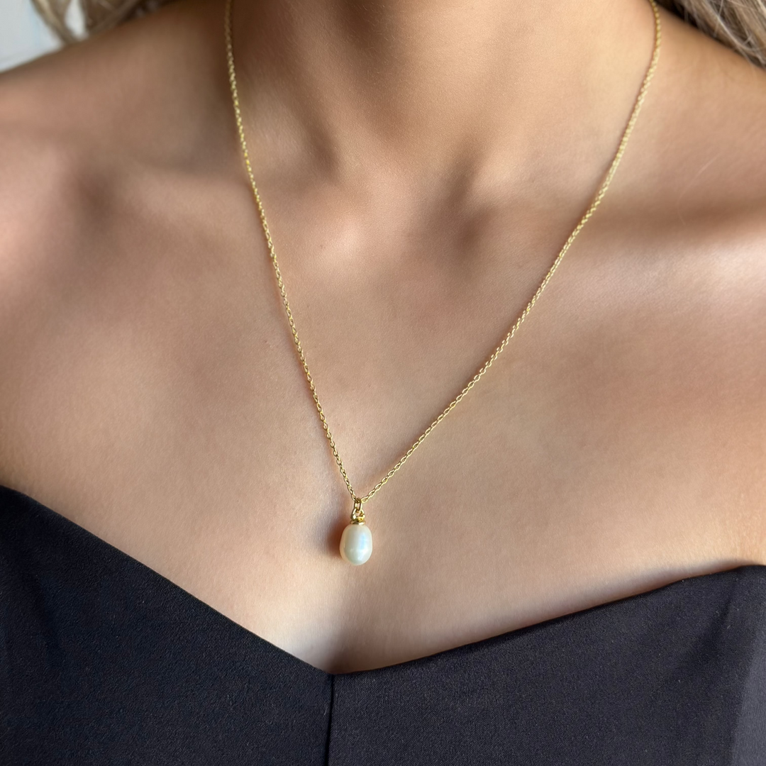 Teardrop Pearl Pendant Necklace