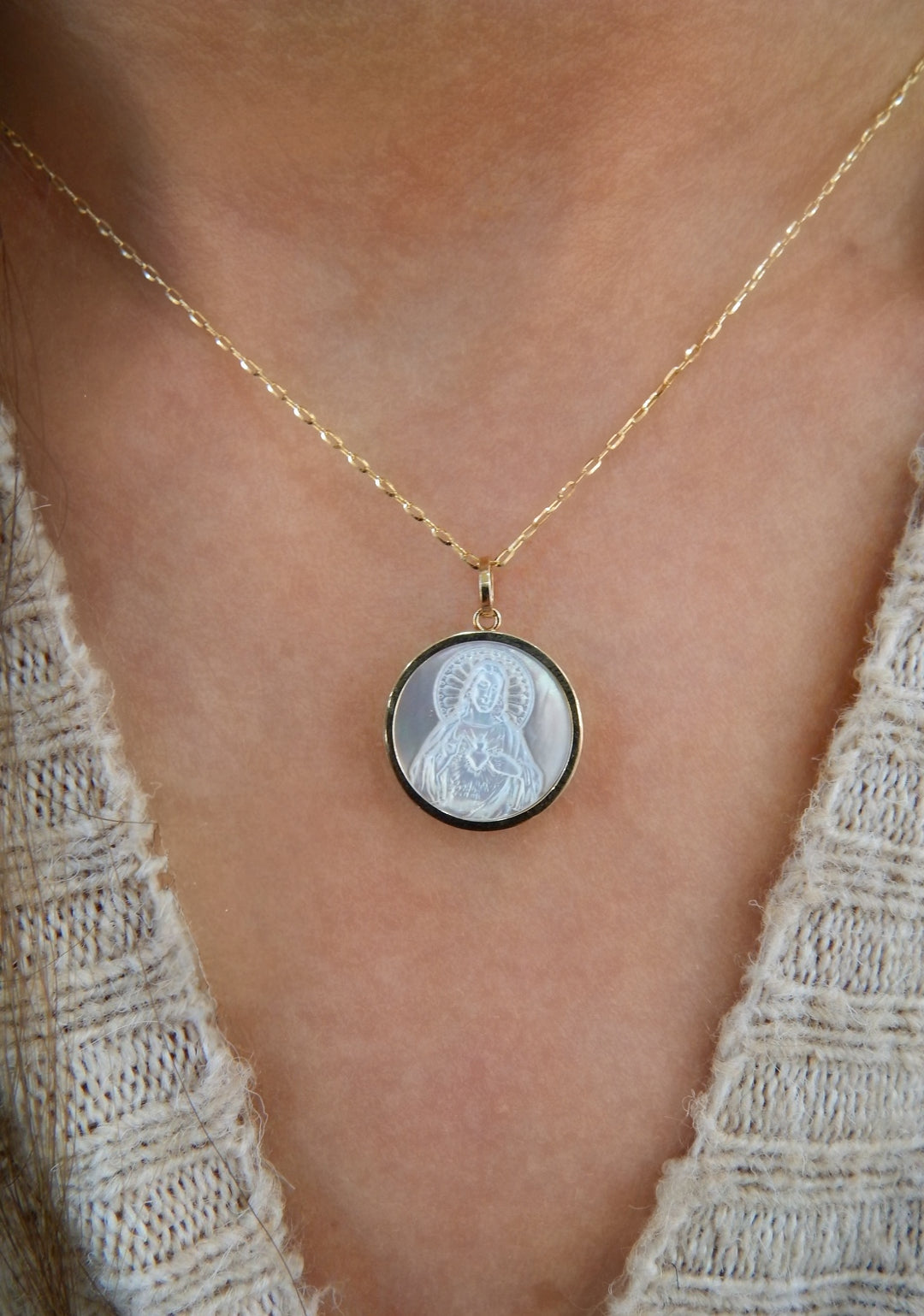 14KY Mother of Pearl Sacred Heart Round Medal