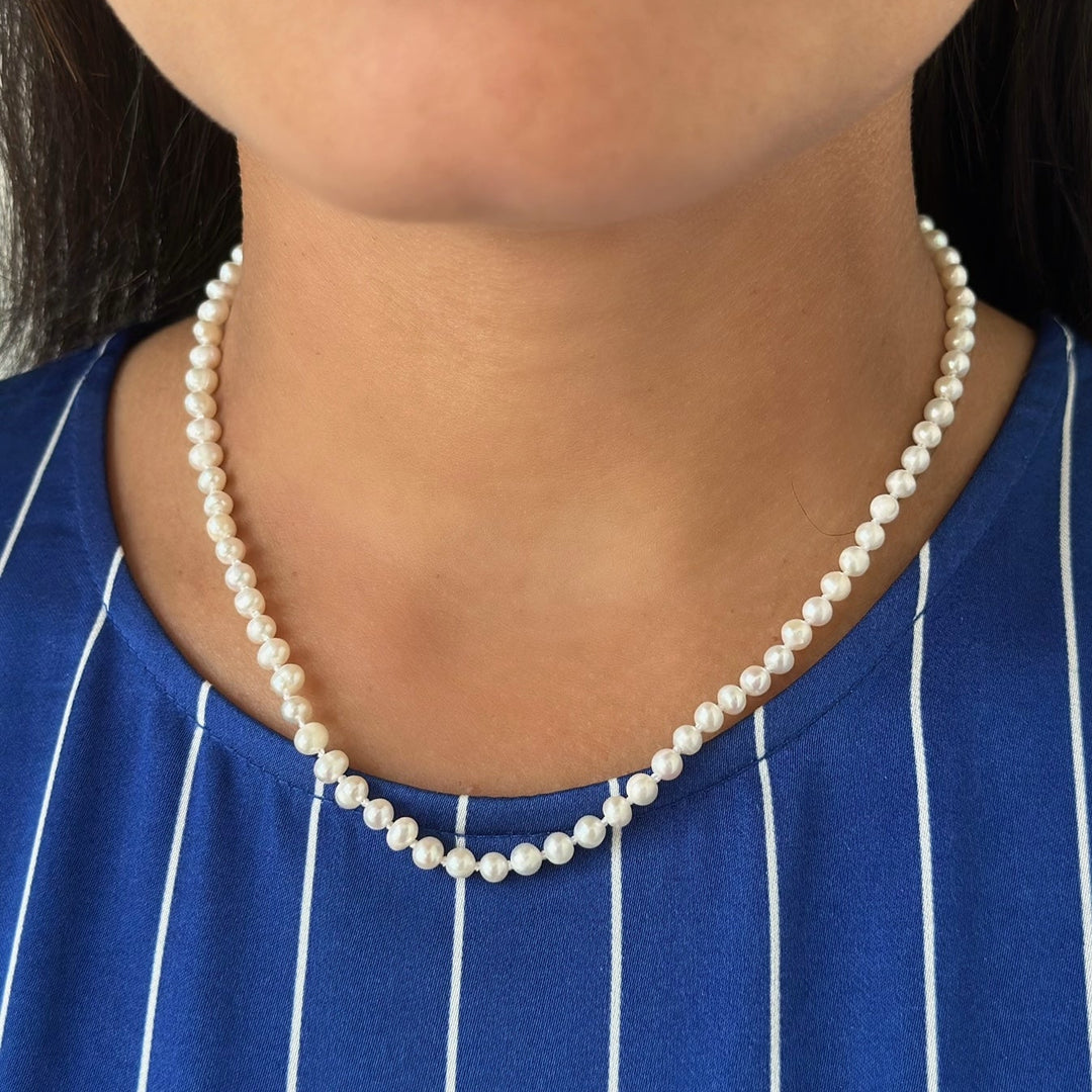 Dainty Pearl Necklace