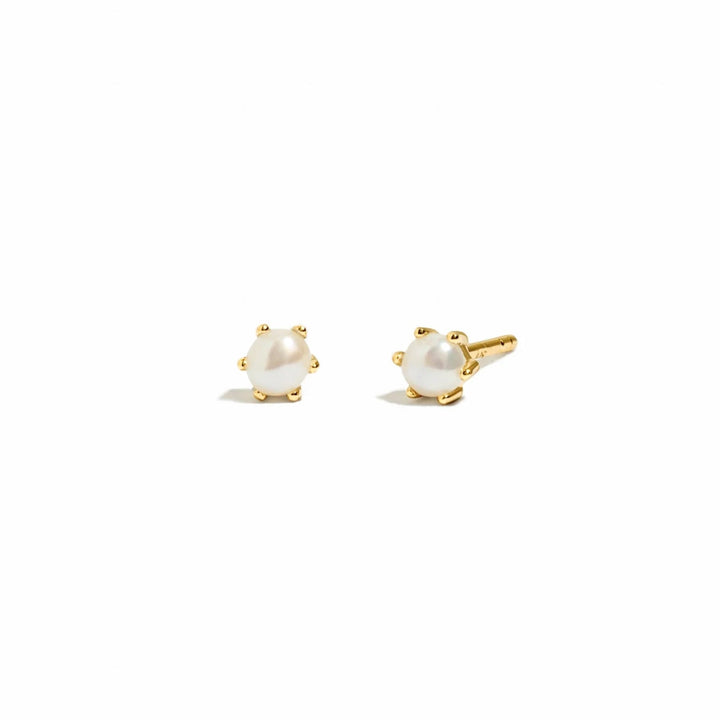 Dainty Pearl Stud