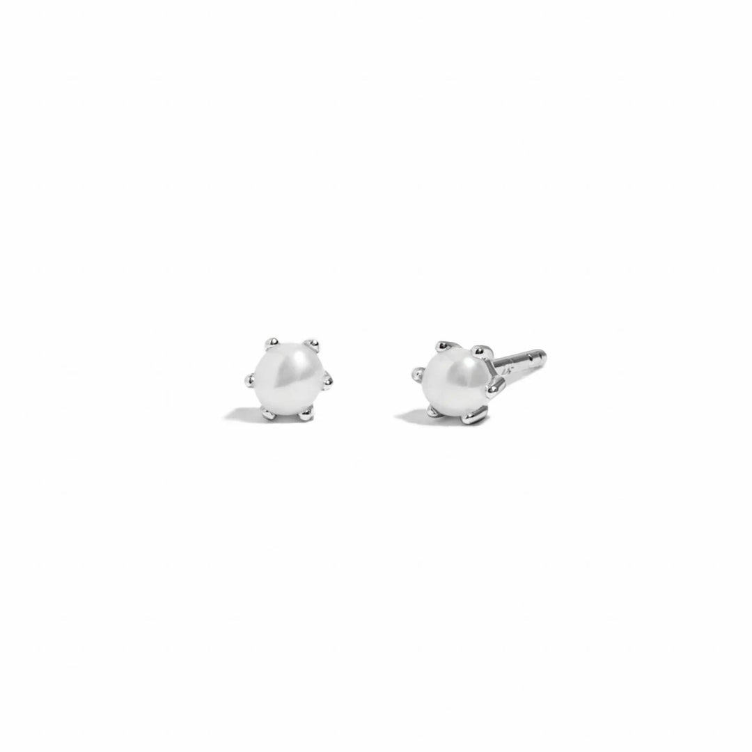 Dainty Pearl Stud
