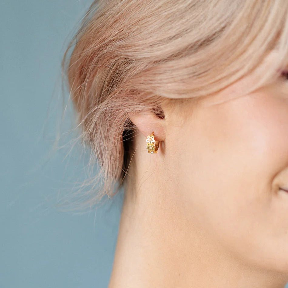 Daisy Huggie Hoops