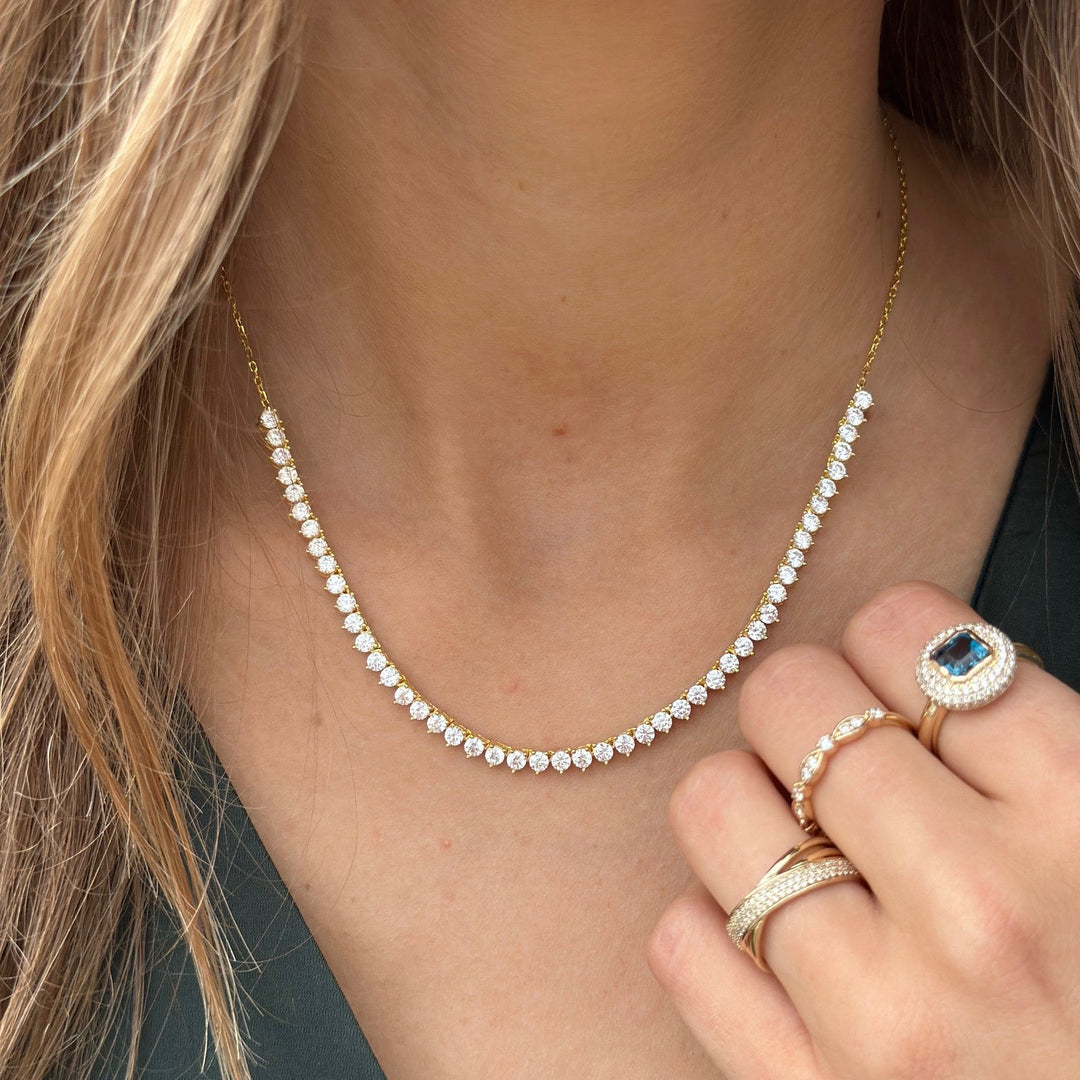 Elegance Point Necklace