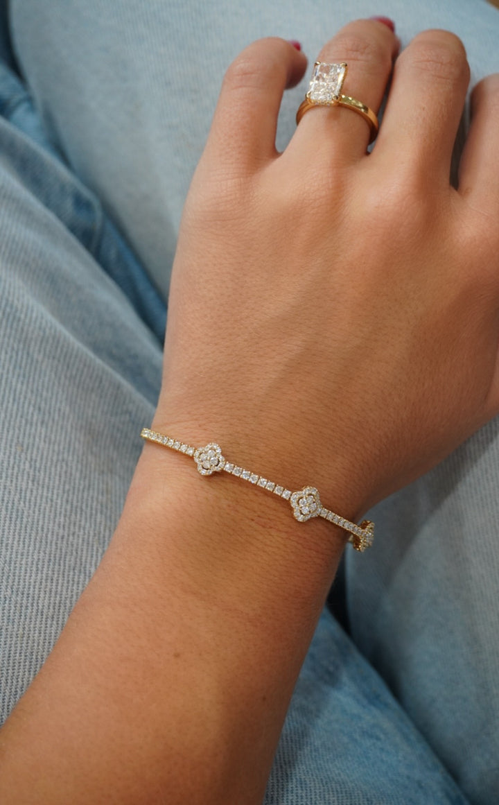 14K Three Double Clover Diamond Flex Bangle