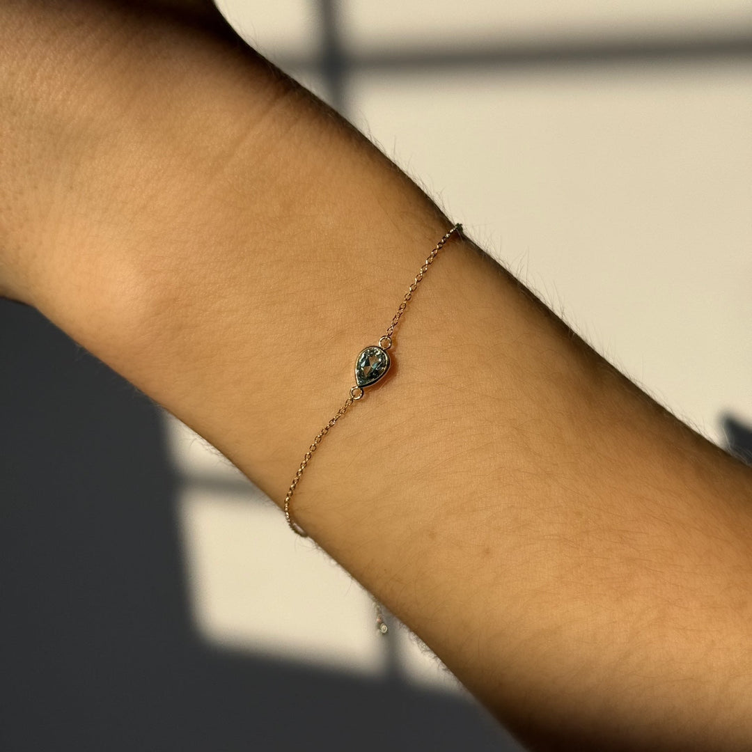 10K Pear-Cut Green Sapphire Bezel Bracelet
