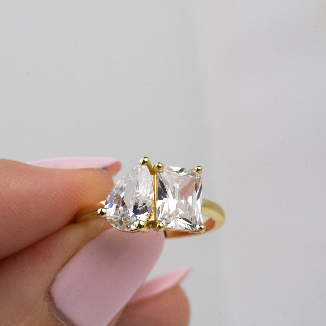Pear &amp; Emerald-Cut Toi et Moi Travel Ring