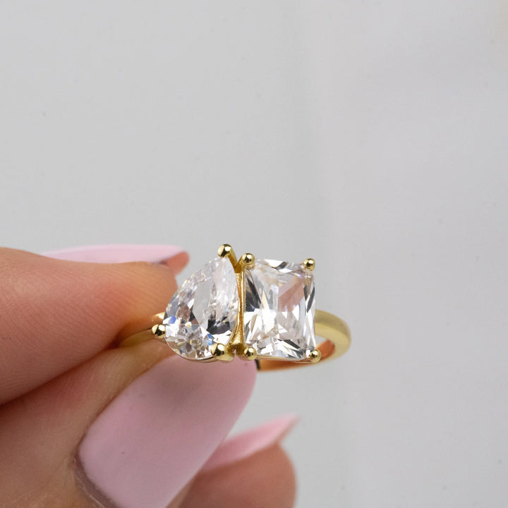 Pear &amp; Emerald-Cut Toi et Moi Travel Ring
