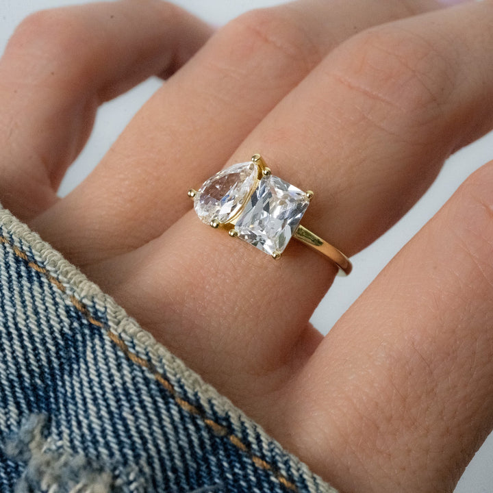 Pear &amp; Emerald-Cut Toi et Moi Travel Ring
