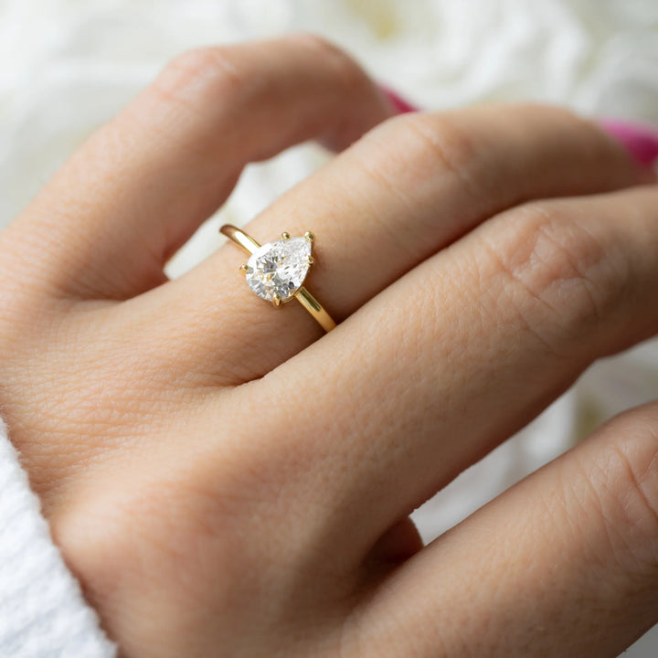Pear Solitaire Travel Ring