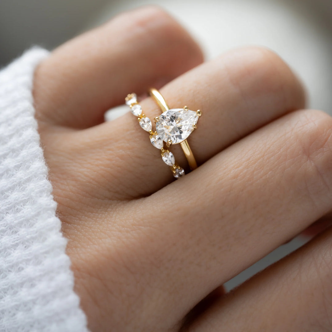 Pear Solitaire Travel Ring