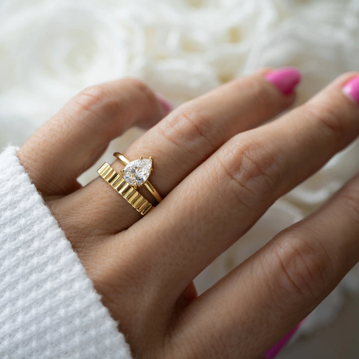 Pear Solitaire Travel Ring