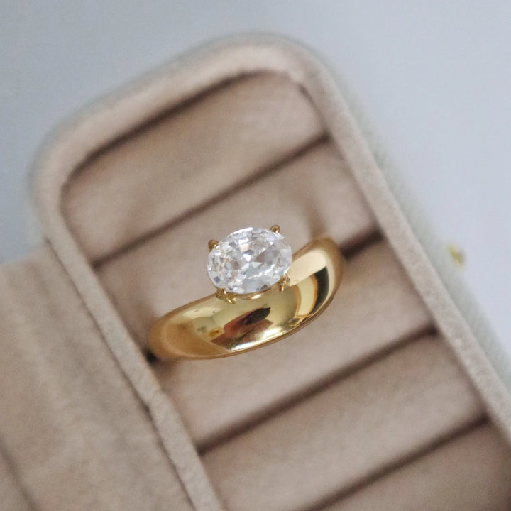 Curve CZ Ring