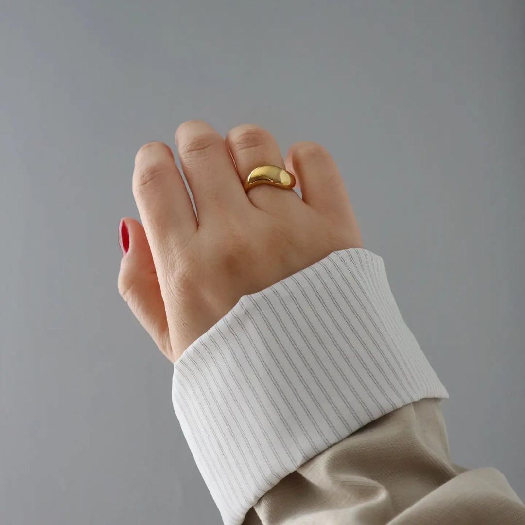 Curved Ring