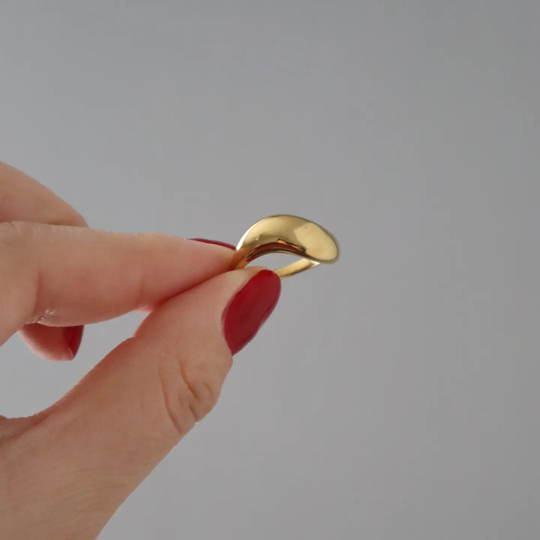 Curved Ring