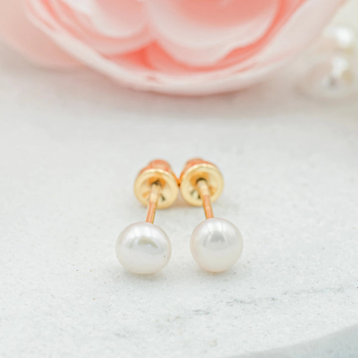 Classic Freshwater Pearl Studs